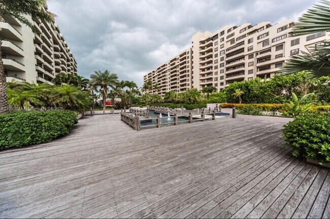 Building Photo - 101 Crandon Blvd