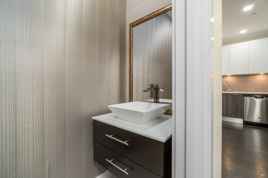 Building Photo - 6122 HUDSON Ave