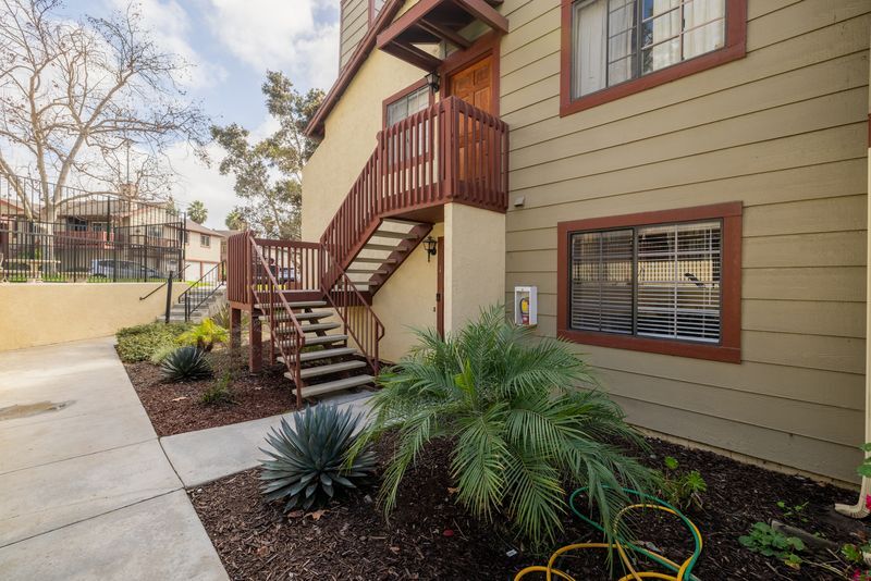 Building Photo - 852 Tamayo Dr