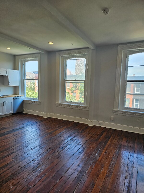 Building Photo - 2116 N Charles St