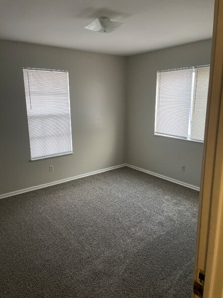 Building Photo - 1107 W James Blvd