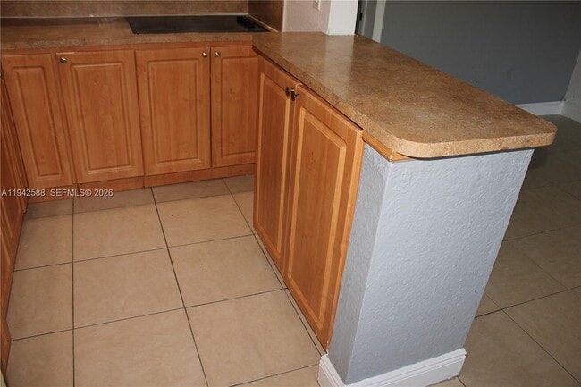 Building Photo - 1280 W 54th St