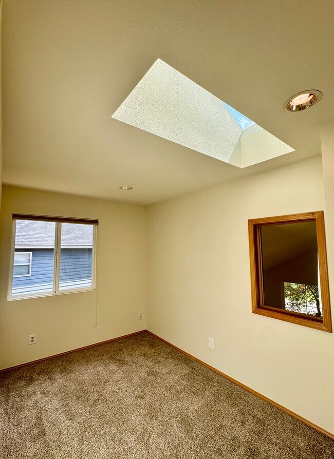 Building Photo - 12726 Plateau Cir NW