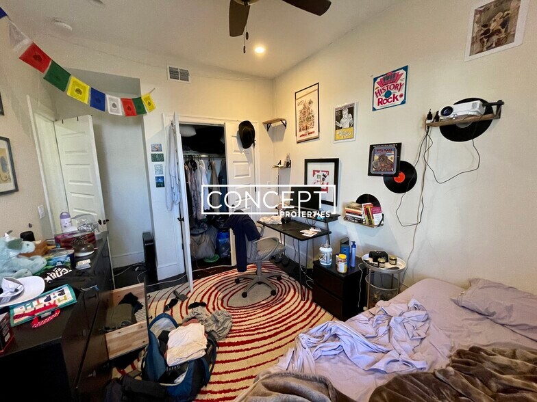 Building Photo - 23 Hillside St