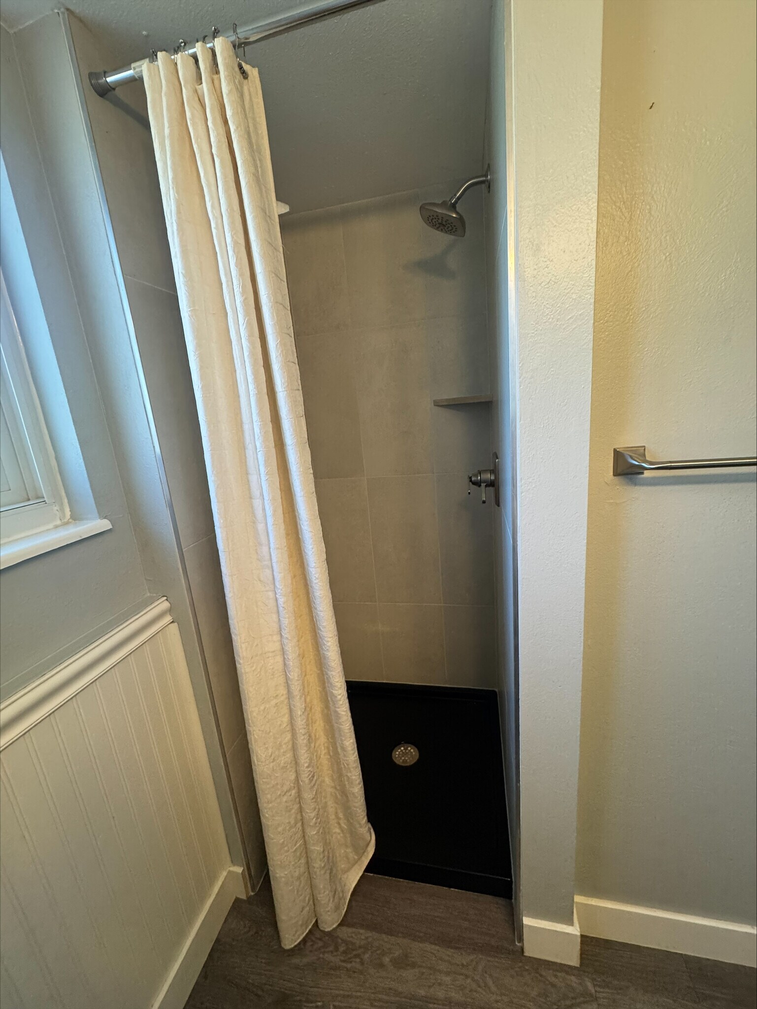 garden level bathroom with shower - 5879 S Oak St