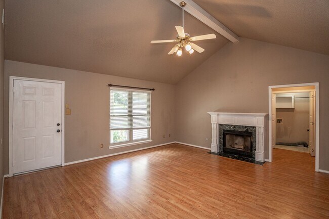 Building Photo - 4 Bedroom Home in North Little Rock with S...