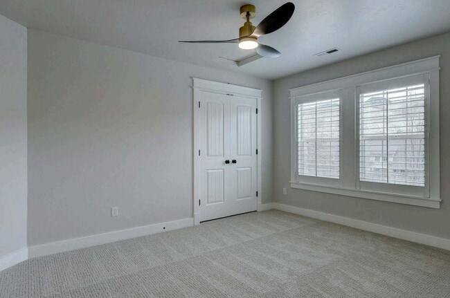 Building Photo - Beautiful home perfect for entertaining