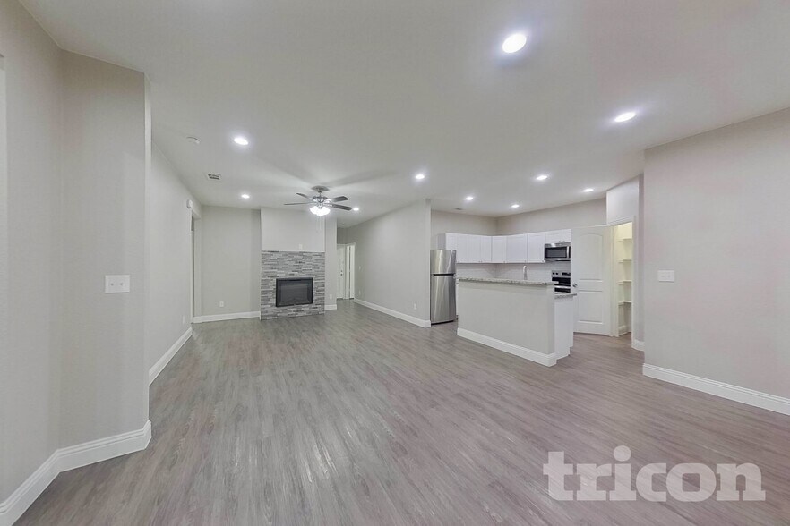 Building Photo - 1908 Carrington Dr