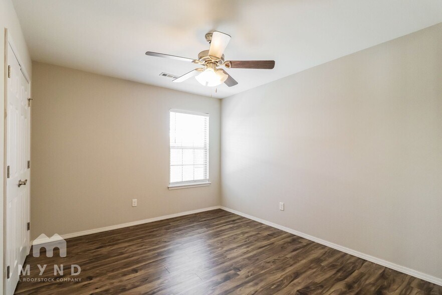 Building Photo - 2208 Ridge St