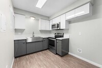 Building Photo - Highland Pinetree Apartments