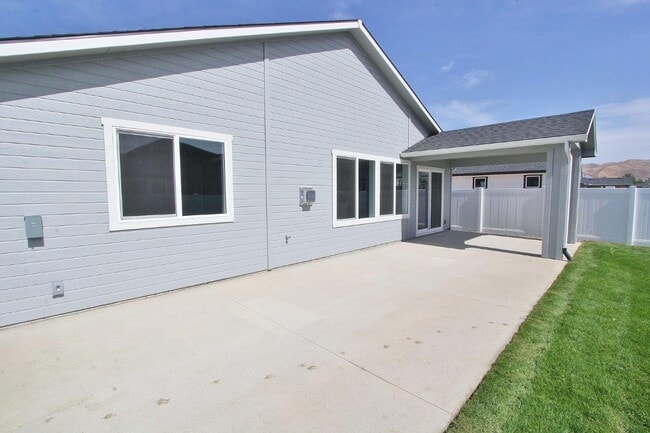 Building Photo - 1669 Kayak Rd