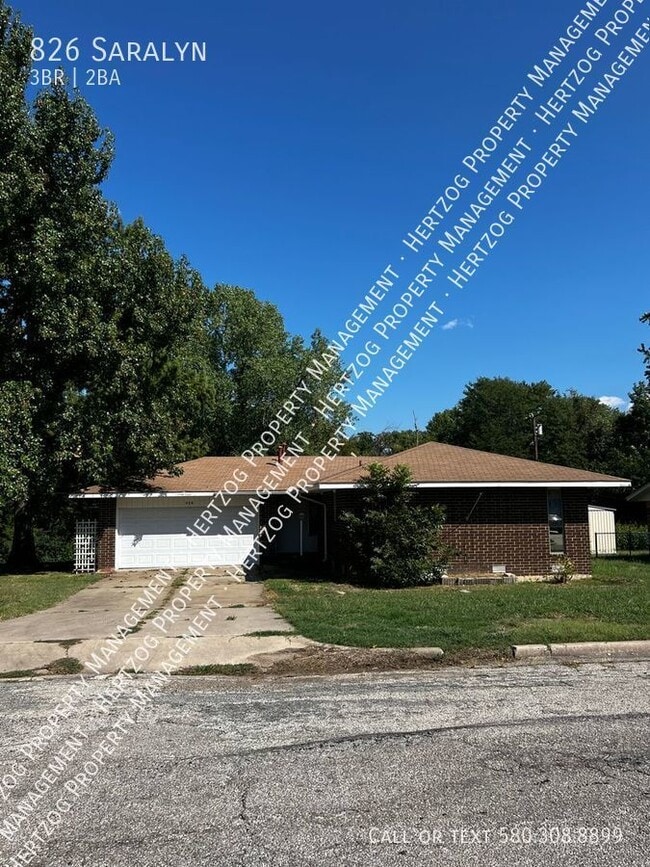 Building Photo - 826 Saralyn-