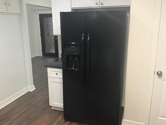 Building Photo - 1830 Arrowhead Ct