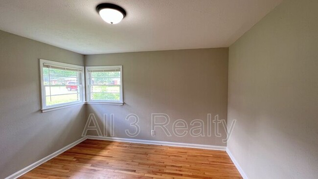 Building Photo - 924 Green Ridge Rd