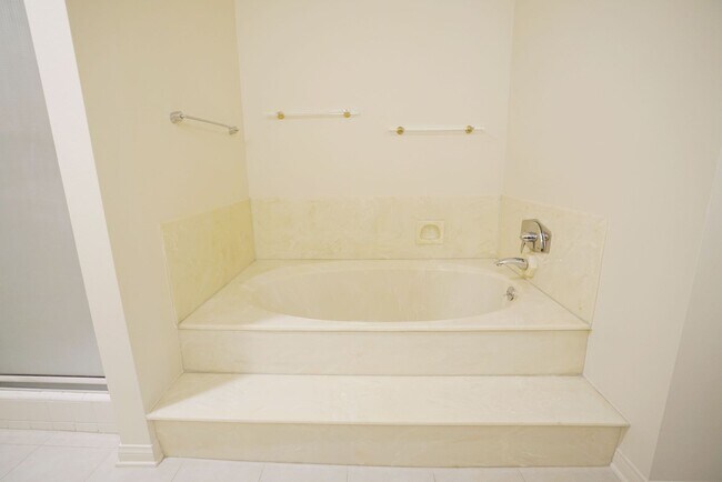 Building Photo - Sunlight Galore 2 Bed / 3Bath + Loft + Sun...