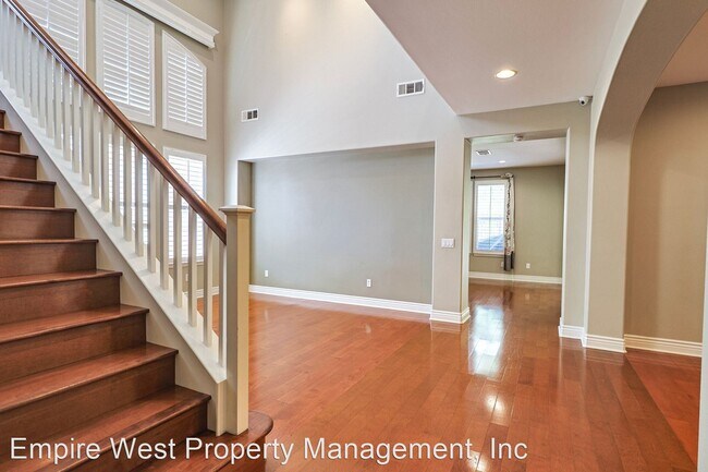 Building Photo - 5 br, 3 bath House - 28115 De La Vina Way