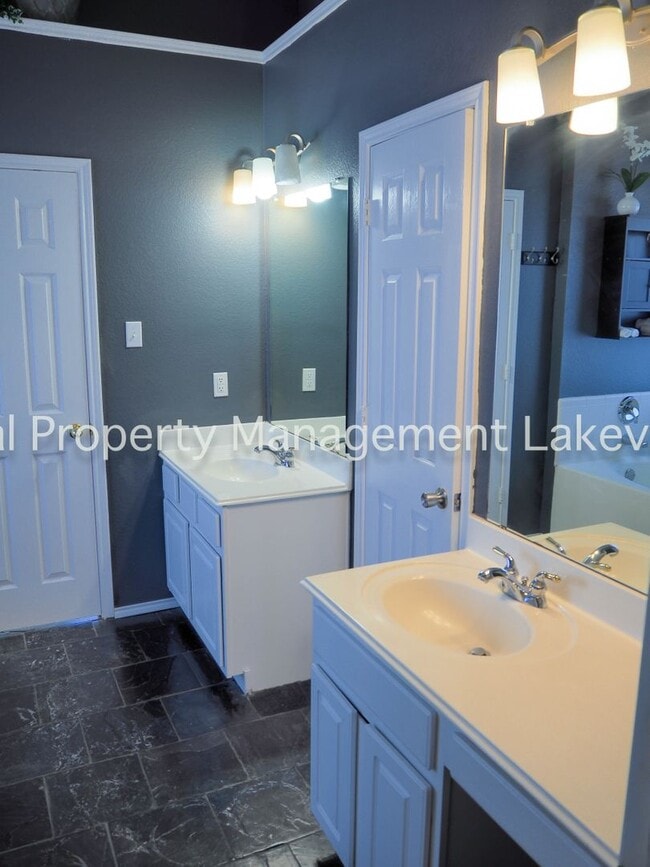 Building Photo - 7500 Waterside Pl