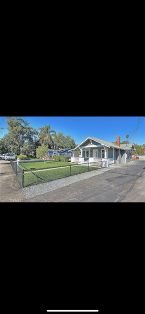 Building Photo - Beautiful Wood Streets House