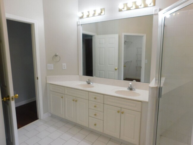 Building Photo - Your Dream Rental Awaits in Gated Greyston...