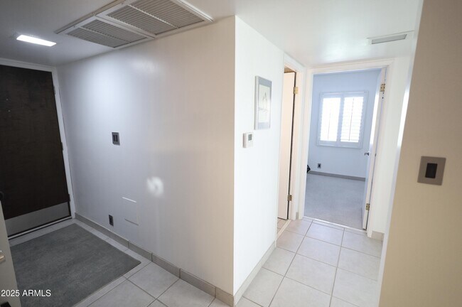 Building Photo - 7820 E Camelback Rd