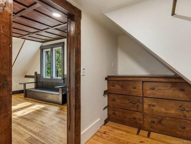 Building Photo - 5 Riverby Ln