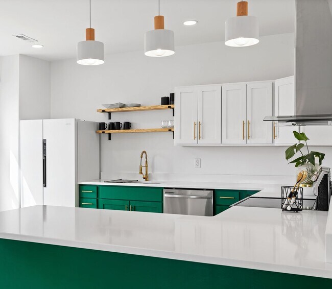 Building Photo - Charming + Modern Highland Park Home - 3 Beds, 2 Baths, Fenced Yard, + Plenty of Parking!