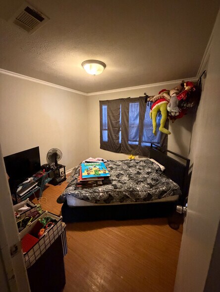 Building Photo - 2111 Creekwood Dr