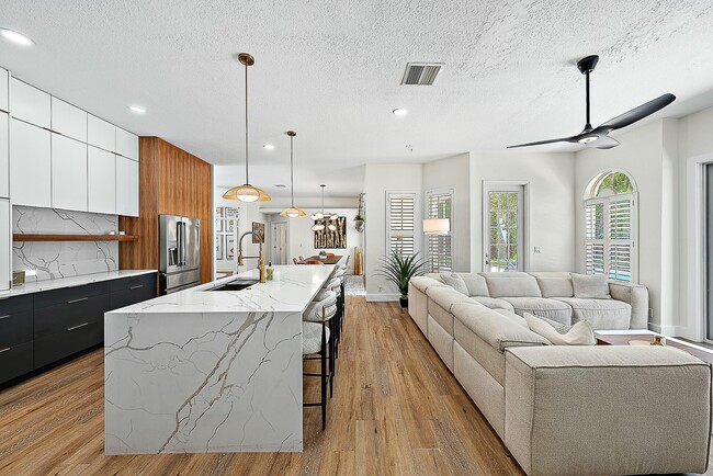 Building Photo - 15415 Alexander Run
