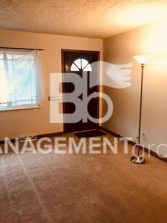 Building Photo - Fantastic Location! This is a great 2 bedroom 1 bath ranch-style home, in the heart of Concordia/...