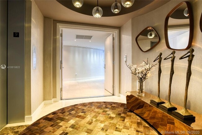 Building Photo - 17001 Collins Ave