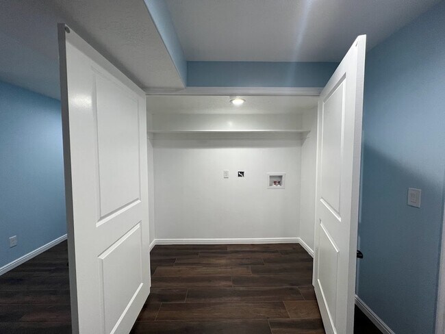 Building Photo - 7059 W Shaffer Ct