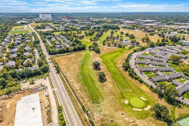 Building Photo - 725 Eastview Dr