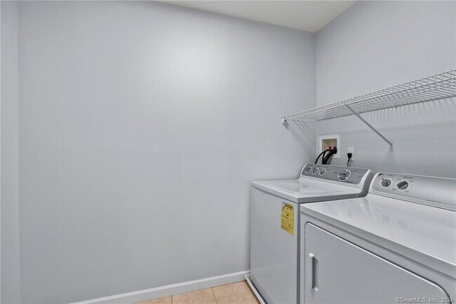 Building Photo - 6 Rhodora Terrace