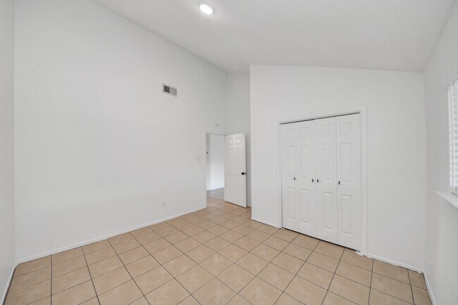 Building Photo - 9918 Peachridge Dr