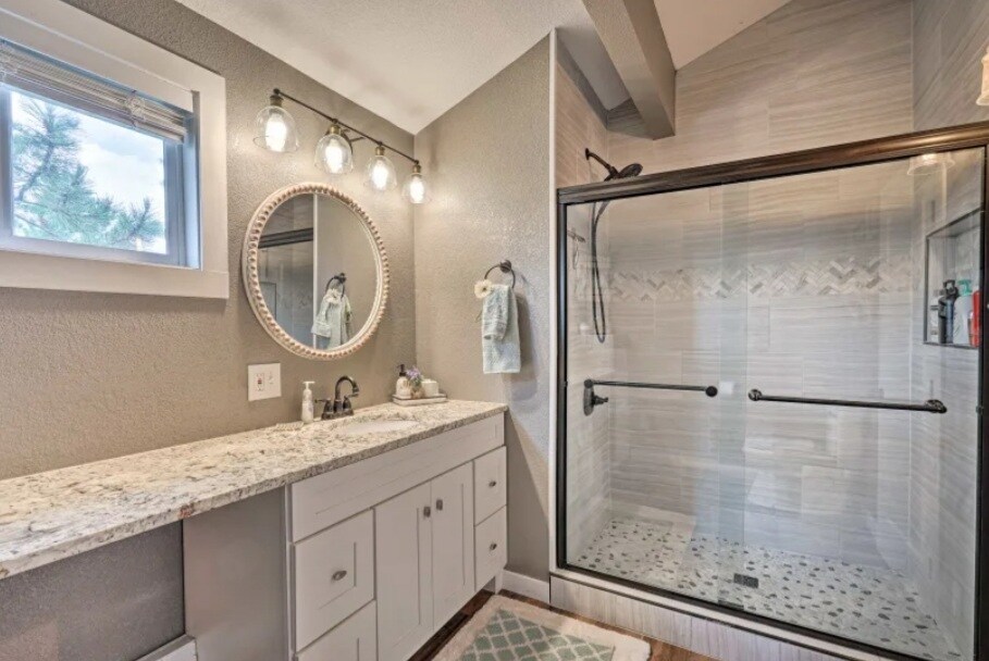 Building Photo - 255 Midnight Ln