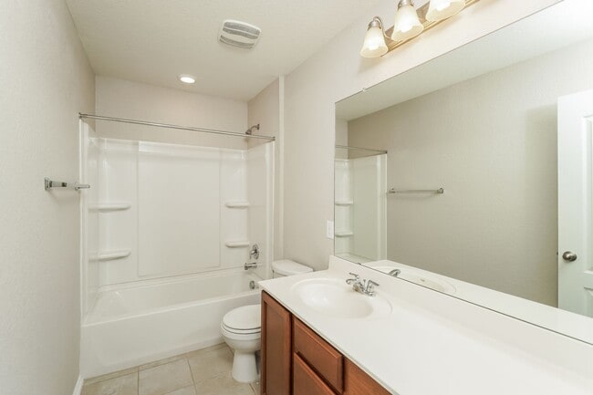 Building Photo - Gorgeous Home On Corner Lot