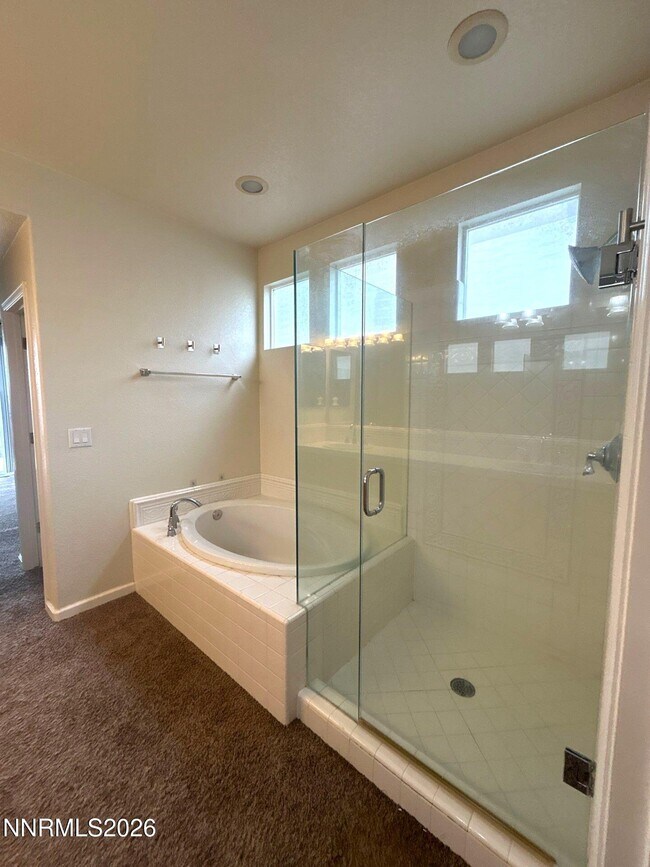 Building Photo - 3084 10 Mile Dr