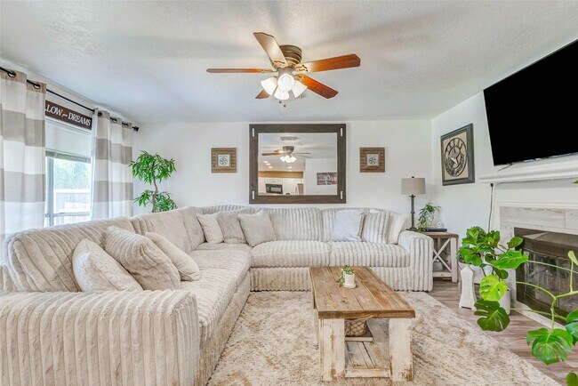 Building Photo - 18711 Appletree Hill Ln
