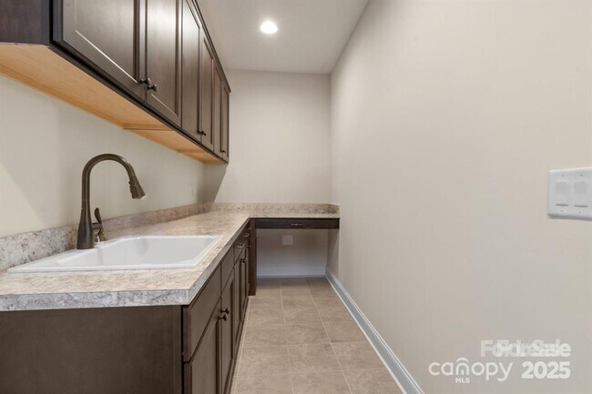 Building Photo - 305 Hemlock Bluff Ct