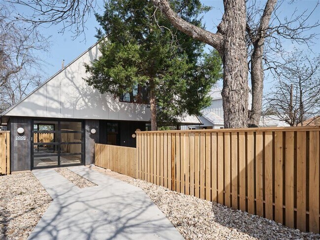 Building Photo - 1000 Gullett St