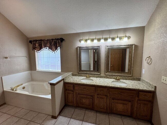 Building Photo - 4-bedroom 2 bath home in Kingsbrook, lots of storage, 2 dining areas and stand-up storm shelter! ...