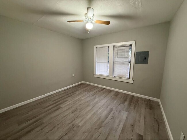 Building Photo - 3 Bedroom 1 Bathroom Home for Rent