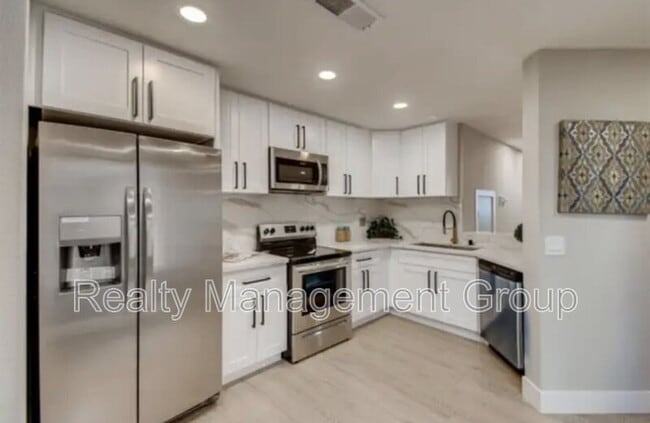 Building Photo - 13801 Pinkard Way