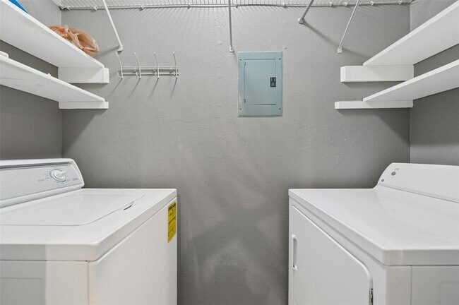 Building Photo - 1904 Goodrich Ave