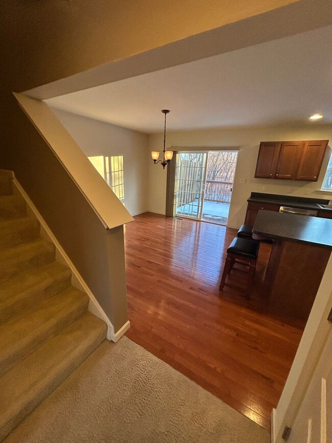 Building Photo - Spacious Townhouse on Mapleton Blvd.