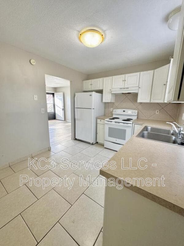 Building Photo - 208 SW 6 St