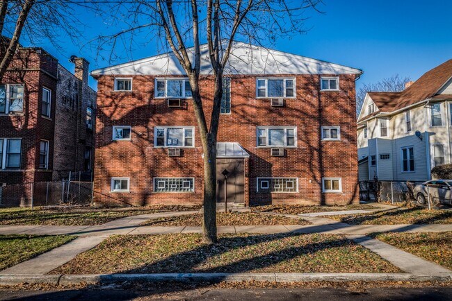 Building Photo - 320 N Mason Ave