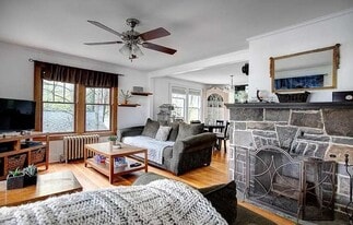 Building Photo - 601 Pike St