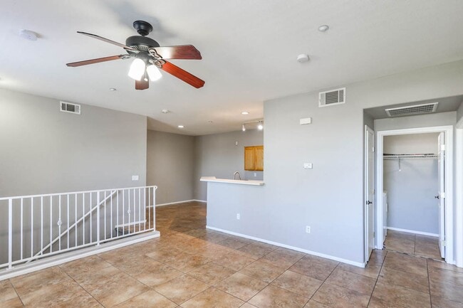 Building Photo - 3 Bedroom North Las Vegas Condo Convenient...