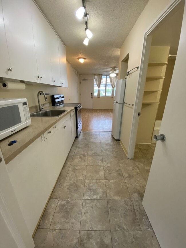 Building Photo - RYCROFT TERRACE- 1 Bed, 1 Bath, 1 Parking ...